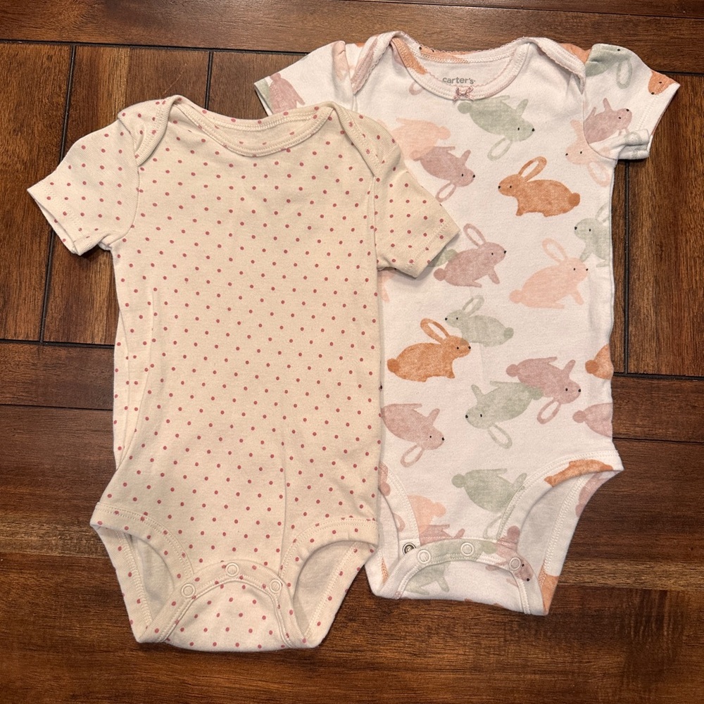 Like New! 2 onesies sz 12months